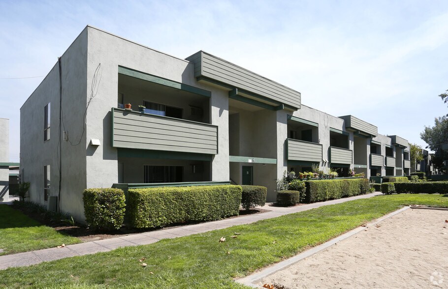 Regency Plaza Apartment Homes 1540 W Ball Rd Anaheim CA 92802