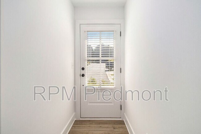 Building Photo - 205 Firefly Cir