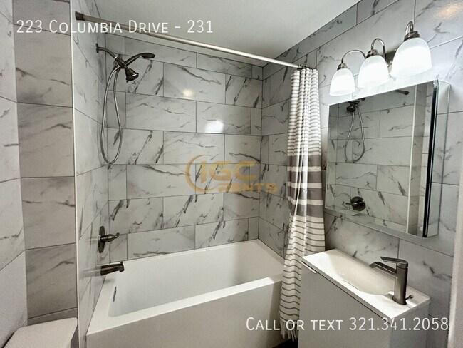 Building Photo - 223 Columbia Dr