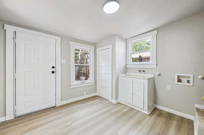 Building Photo - 2332 E hughston 78202