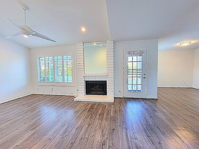 Building Photo - 28506 Barbosa