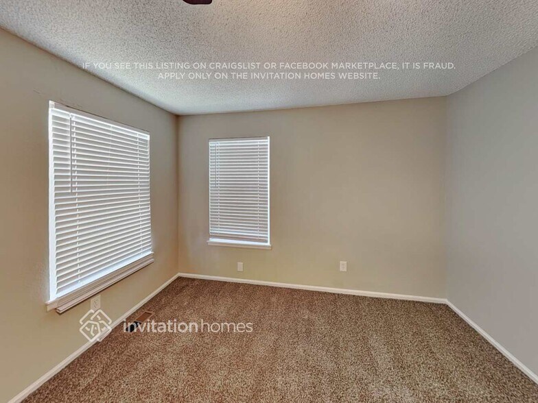 Building Photo - 9906 Garland Dr