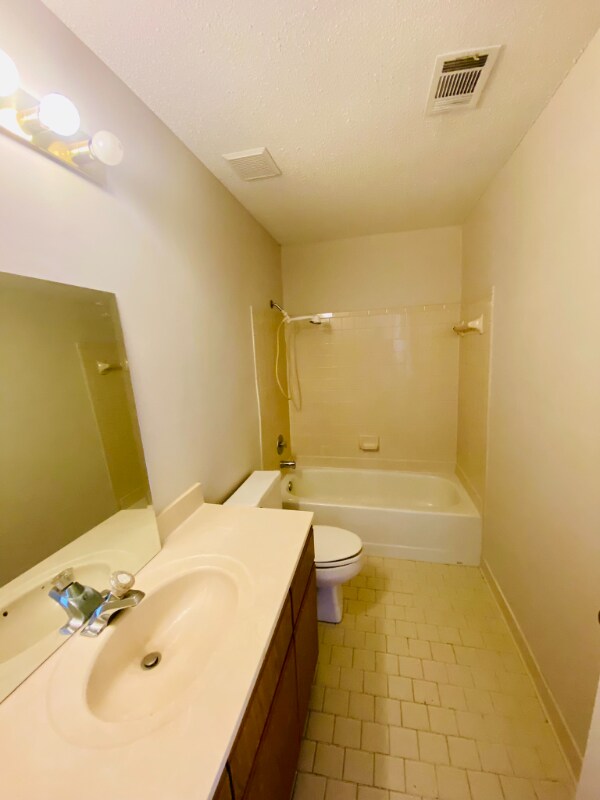 Building Photo - 1116 Hunter's Lake Dr