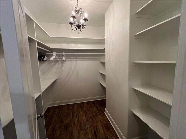 Building Photo - 2708 Volpe Dr