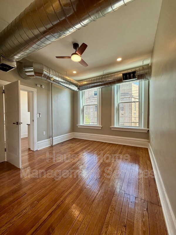 Building Photo - 906 Penn Ave