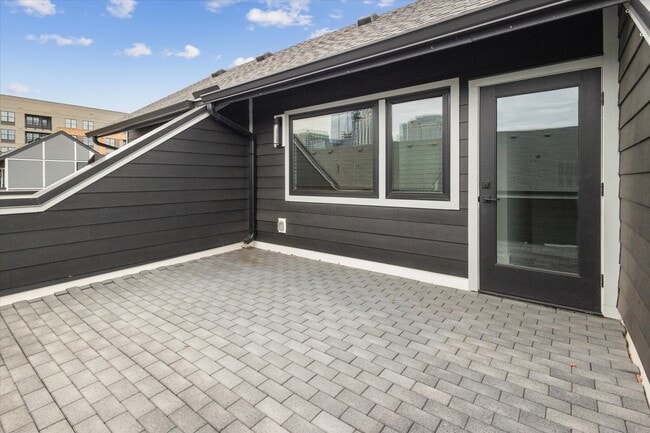 Building Photo - 1225 Minter Pl
