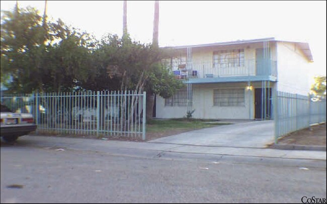 Building Photo - Silver Palms