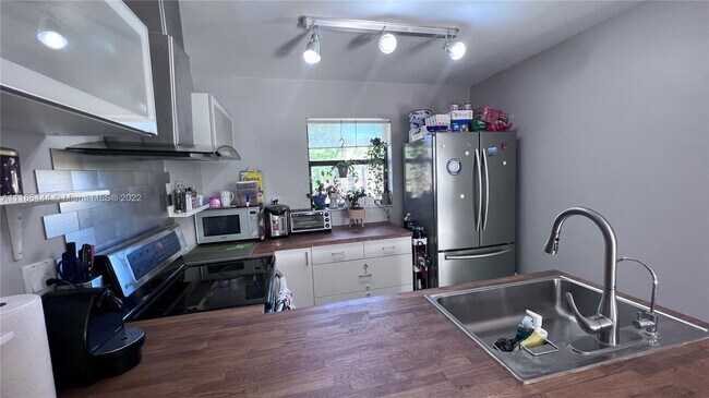 Building Photo - 10835 NW 7th St