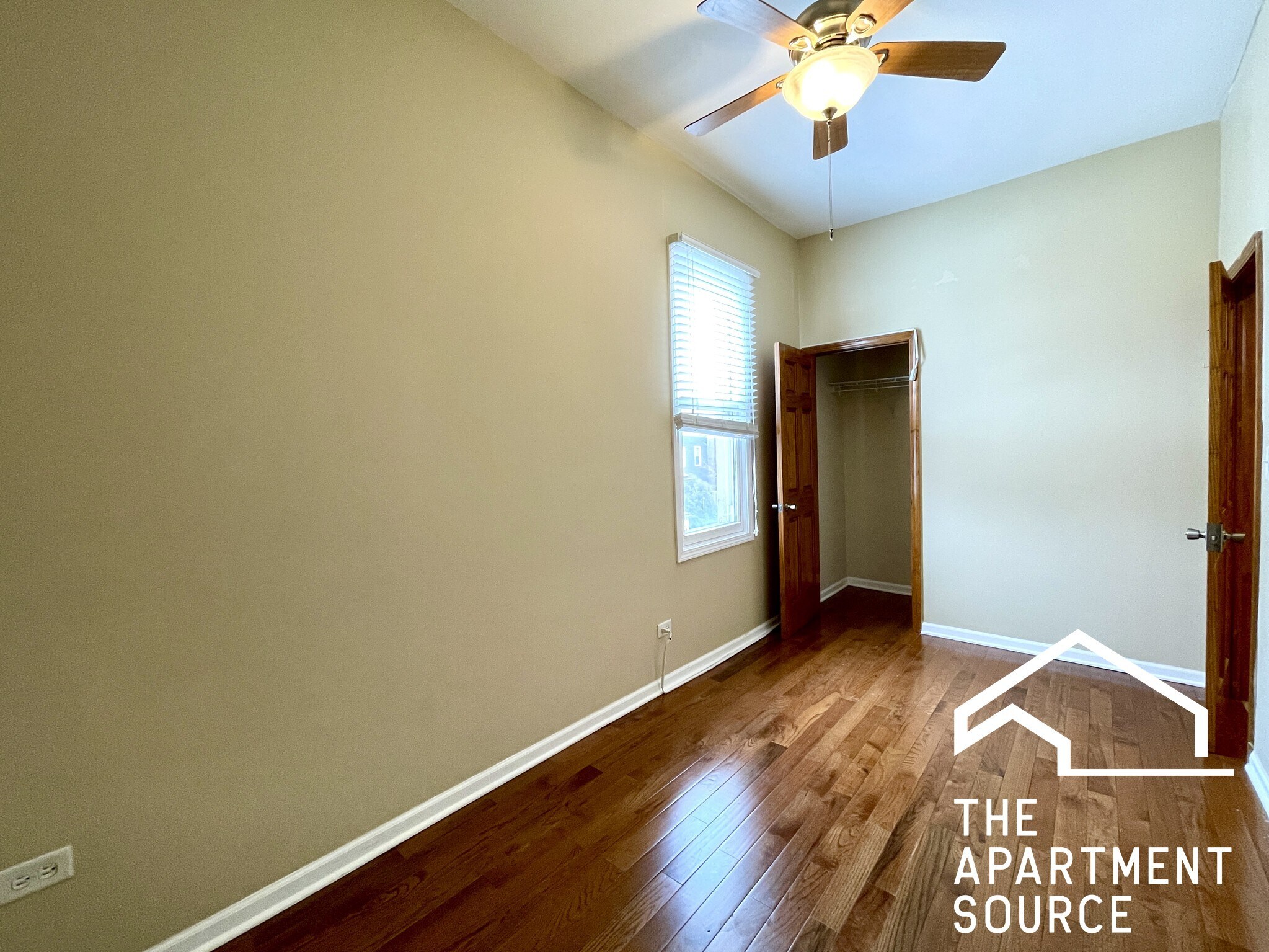 Building Photo - 2028 N Hamlin Ave