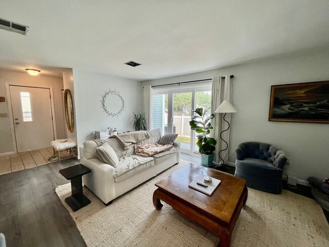 Building Photo - 92 Limewood Ave