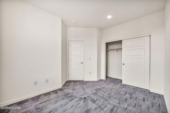 Building Photo - 557 California Ave