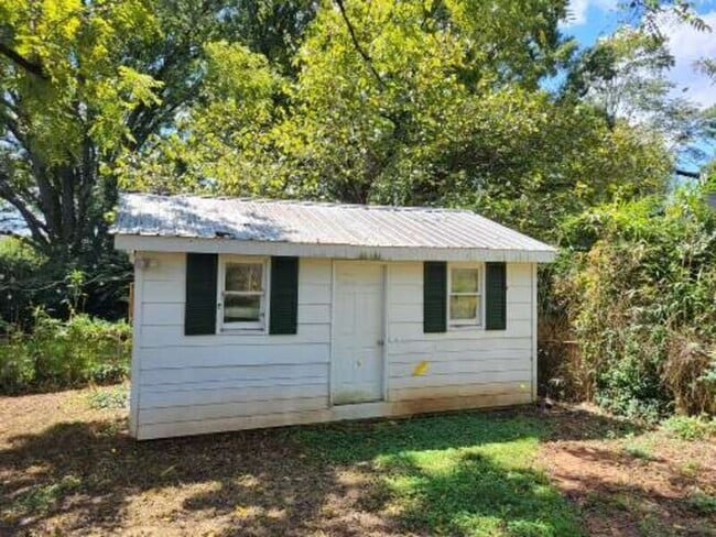 Building Photo - 2900 Hilliard Dr