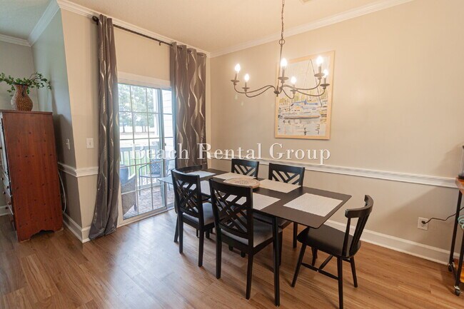 Building Photo - Furnished Unit Overlooking Golf Course