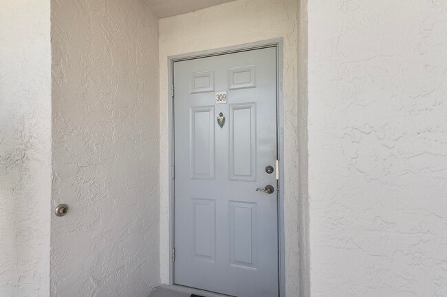 Building Photo - 15355 Lakes of Delray Blvd