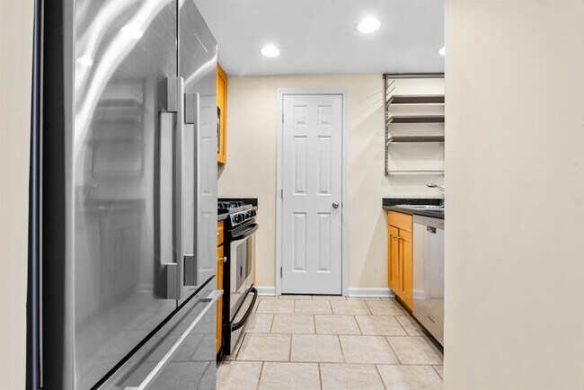 Building Photo - 920 Jefferson St