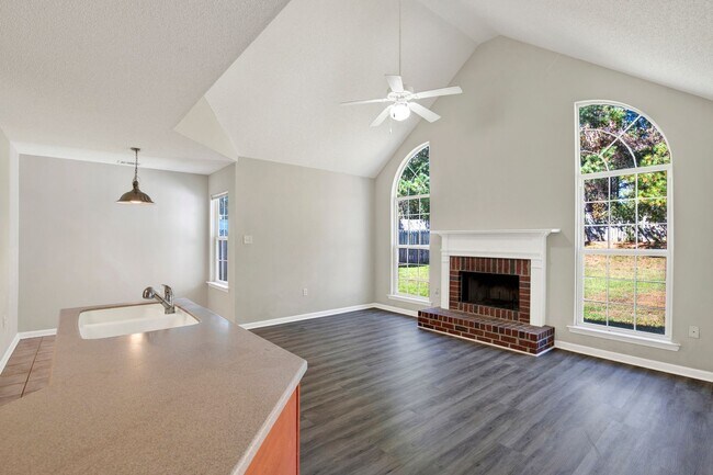 Building Photo - Available NOW