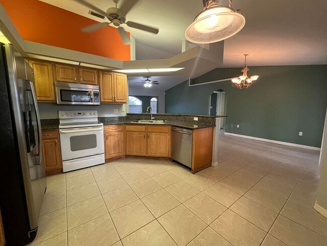 Building Photo - 25381 Deep Creek Blvd