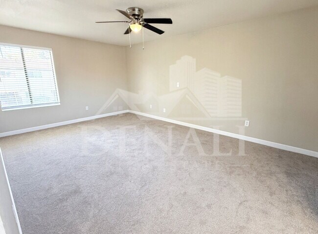 Building Photo - 1529 E Edgewater Dr