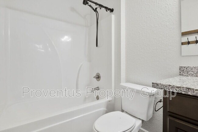 Building Photo - 2419 Privet Berry Dr
