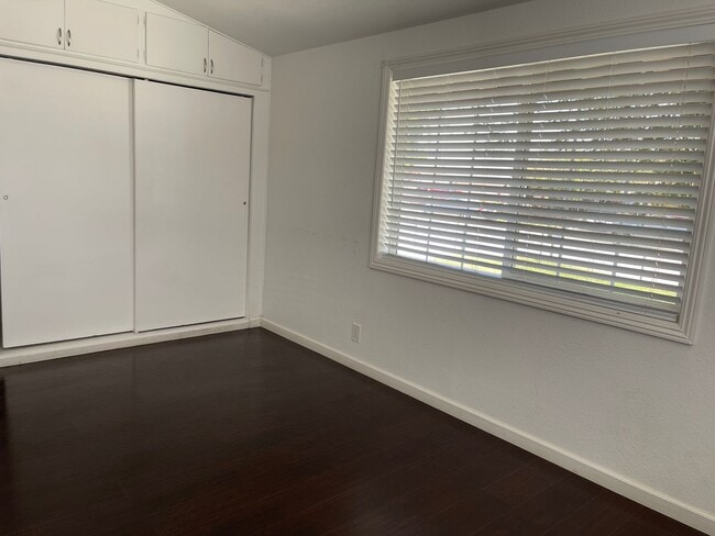 Building Photo - Aspen Ave - BLUE