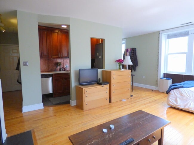 Building Photo - 1916 17th St NW