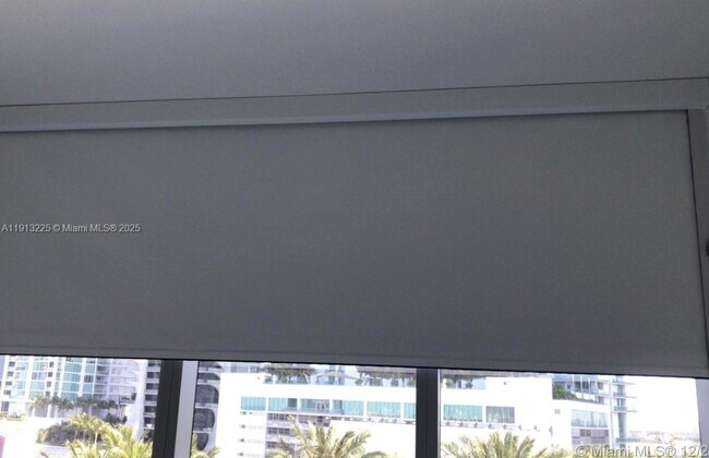 Building Photo - 851 NE 1st Ave