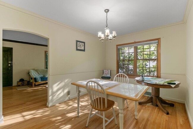 Building Photo - 201 Melbourne Ave SE