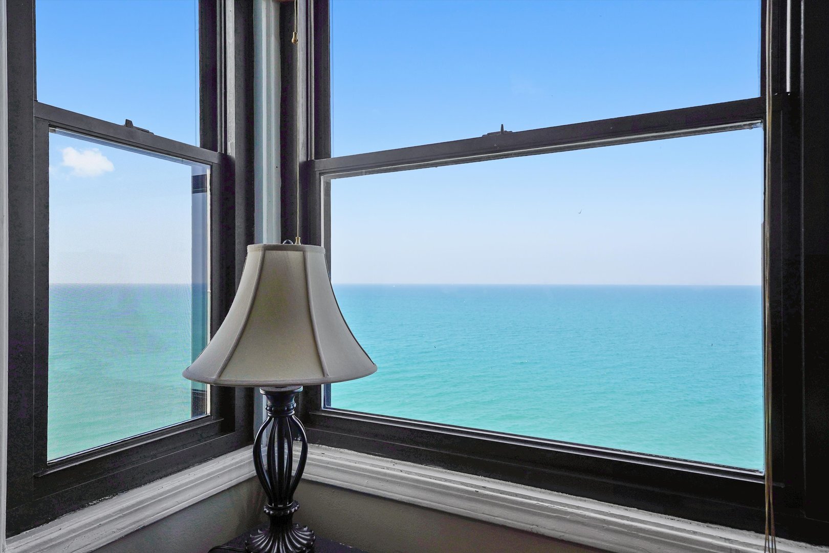 Building Photo - 6325 N Sheridan Rd