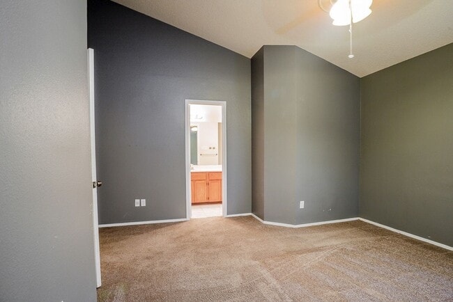 Building Photo - Spacious 3-Bedroom Single Family Home in S...