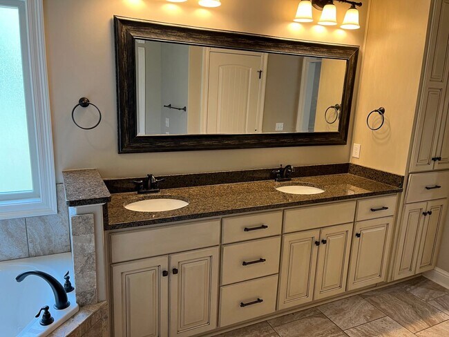 Building Photo - Wetumpka Home