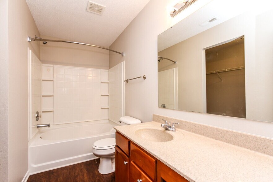 Building Photo - 738 Rosea Ct