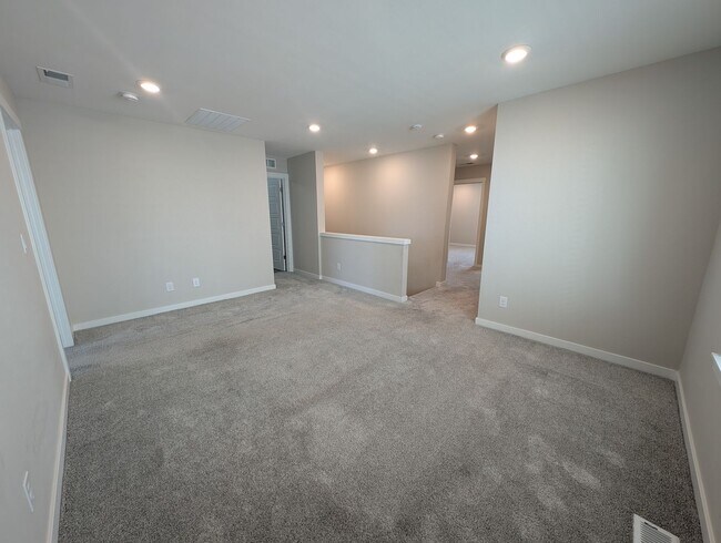 Building Photo - LIKE-NEW 4 bedroom home in Lacey!