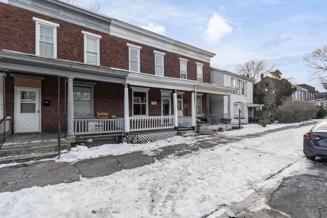 Building Photo - 3 Bedroom 1 Bathroom home in Harrisburg, PA
