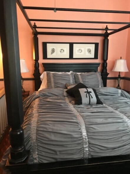 Building Photo - 322 Alix St