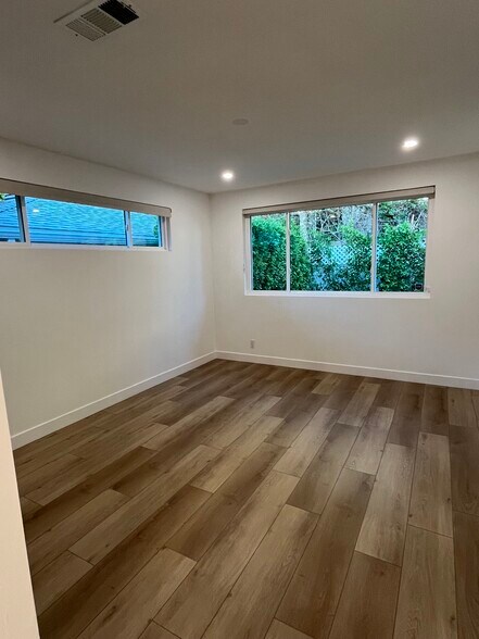 Building Photo - 11222 Greenlawn Ave