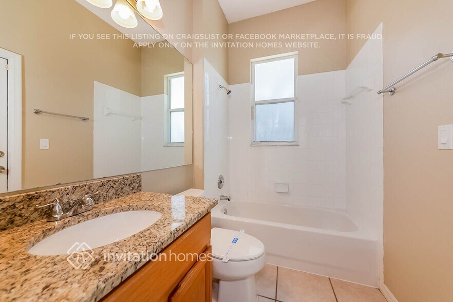Building Photo - 3960 Woodview Dr