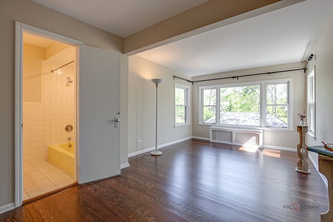 Building Photo - 544 Ravine Ave
