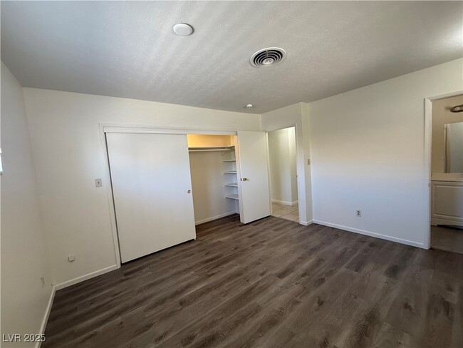 Building Photo - 5643 S Pecos Rd