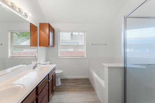 Building Photo - 5900 Taylorcrest Dr