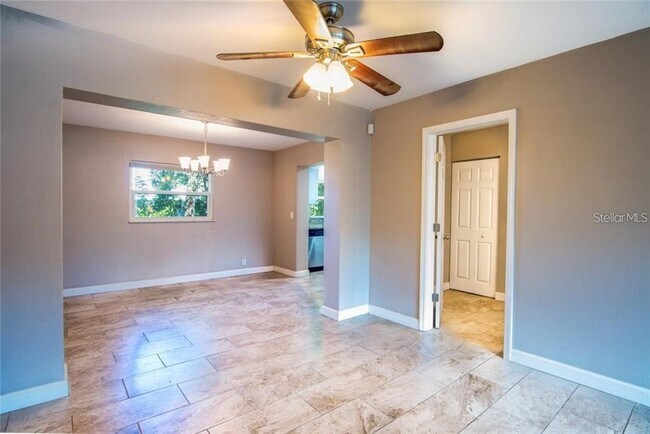 Building Photo - 2074 Greenbriar Blvd