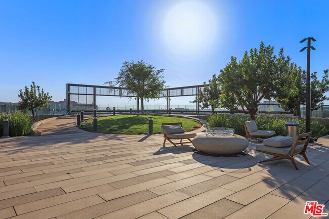 Building Photo - 889 Francisco St