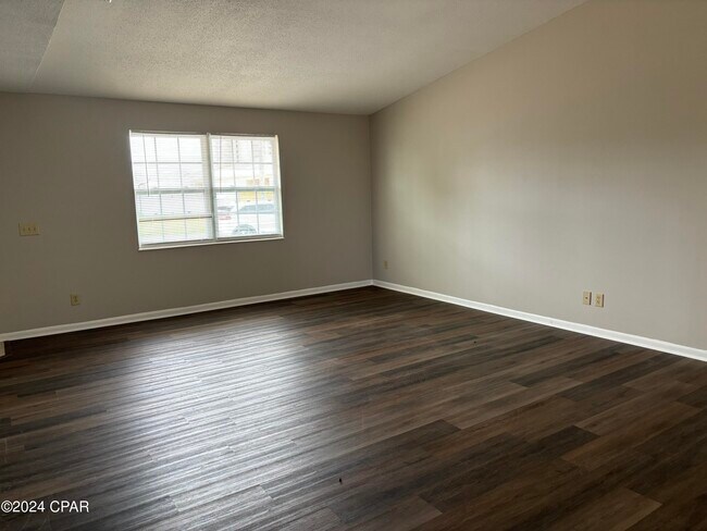 Building Photo - 3936 Long John Dr