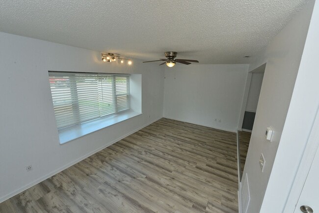 Building Photo - Renovated end unit!