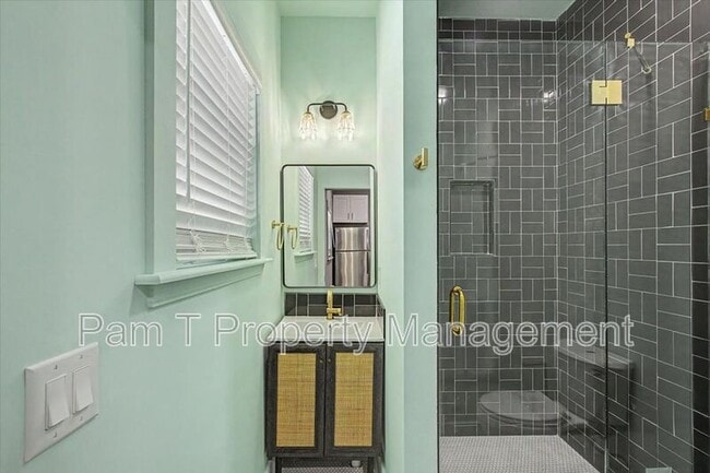 Building Photo - 638 E 37th St