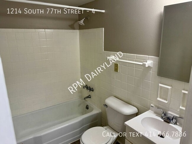Building Photo - 1214 S 77th St