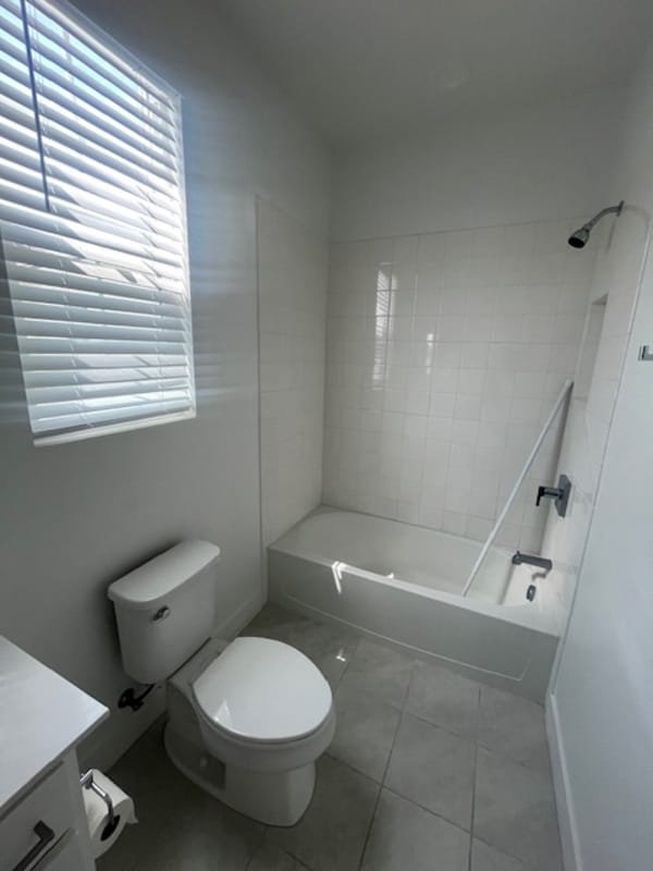 Building Photo - 2704 Bella Cir