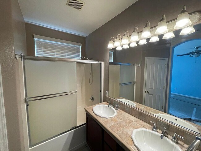 Building Photo - 9400 Trolio Way