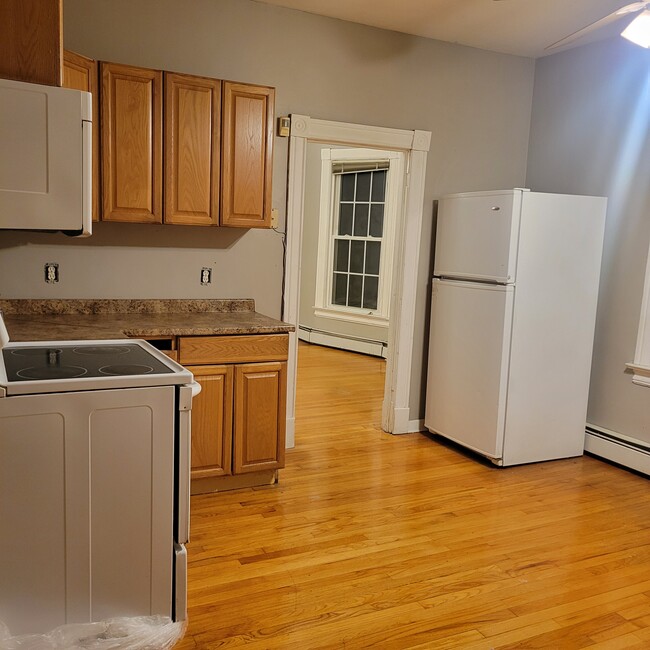 Kitchen looking into dining - 52 Francis St