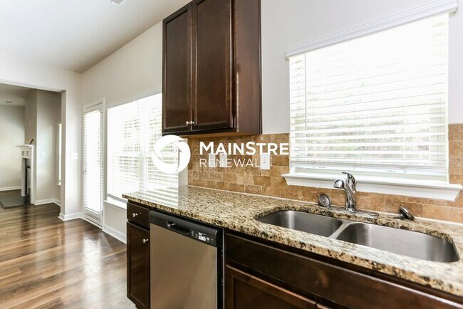 Building Photo - 5 Bedroom Pet-Friendly Home in STOCKBRIDGE, GA with Main Street Renewal