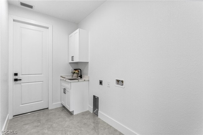 Building Photo - 3318 NE 13th Pl